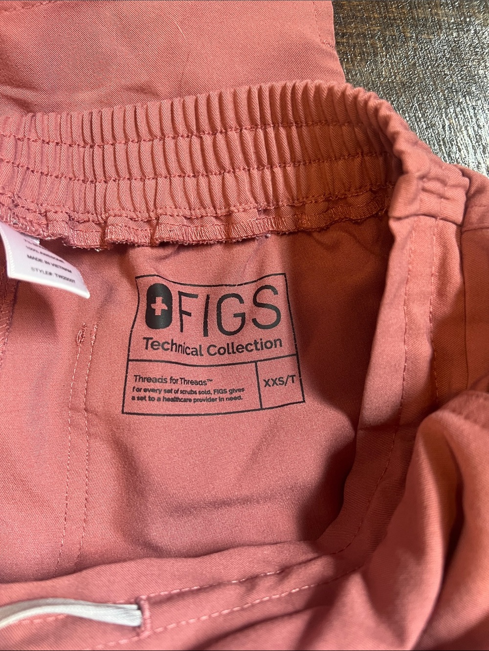 Figs Women’s Rose Pink Scrub Set - Picture 3 of 3